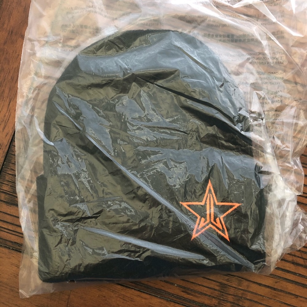 NWT Jeffree Star Halloween mystery box beanie